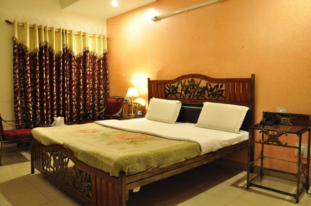 Hotel City Plaza 17 Chandigarh Room photo